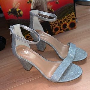 Windsor Silver/Sparky Heels